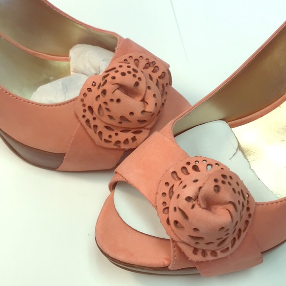 NWT Guess Peach Peep Toe Platform Heels, Sz 9 - Picture 4 of 5
